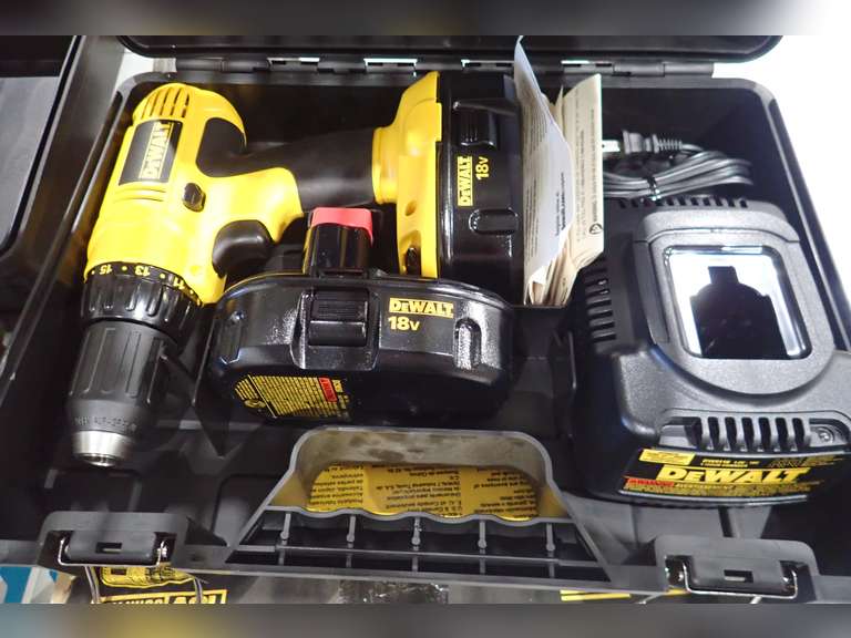 DeWalt DC759KA Cordless 18V 1/2" Drill/Driver, Charger and (2) 18V Batteries- NEW.