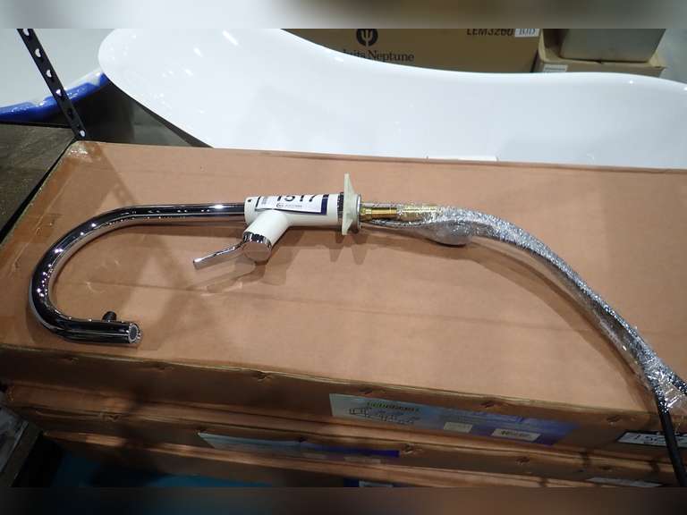 DISPLAY Blanco Arced Pull-Down Kitchen Faucet.