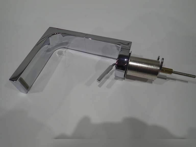DISPLAY Bathroom Faucet- MISSING ALL LINES.