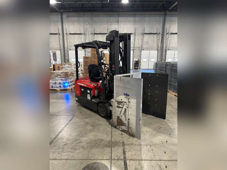 Raymond 4460C40 48-Volt Electric Forklift with Cascade Carton Clamp