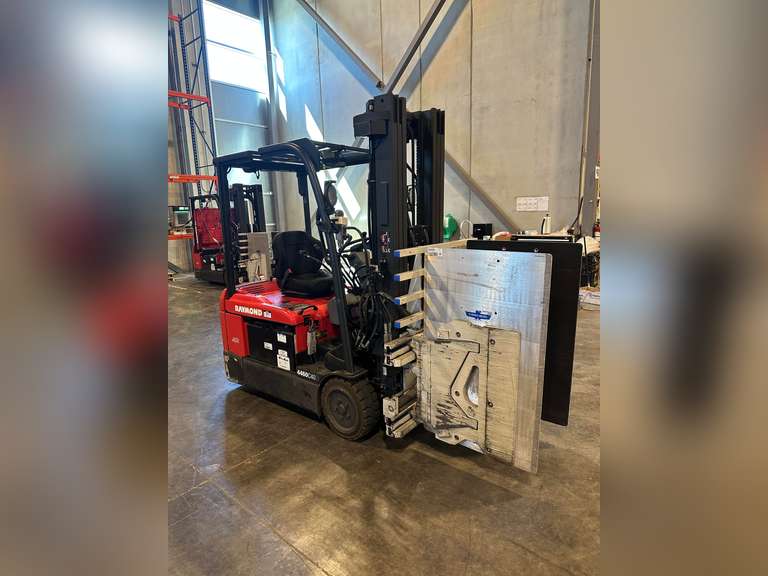 Raymond 4460C40 48-Volt Electric Forklift with Cascade Carton Clamp