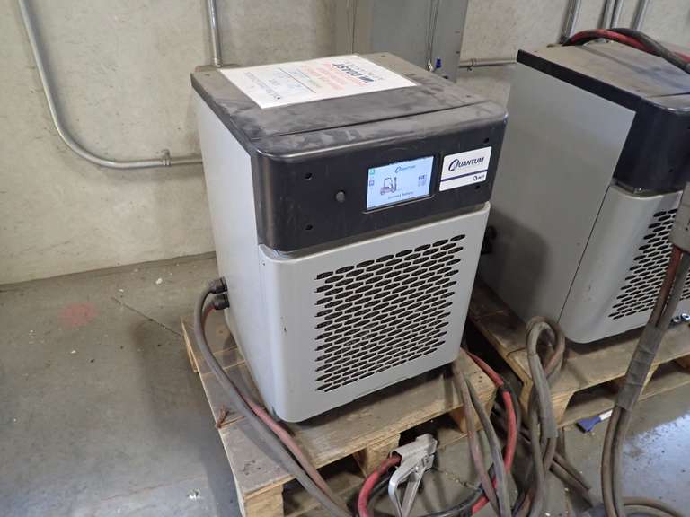 ACT Quantum Q4-48-120-208 Rapid Charger.