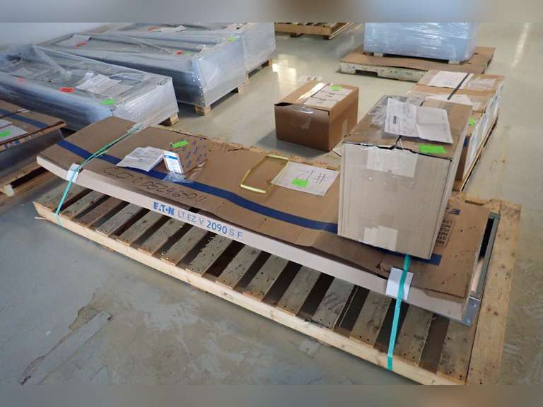 Eaton PB-5 PRL3a Surface Mounted 600A, 600V Panelboard.