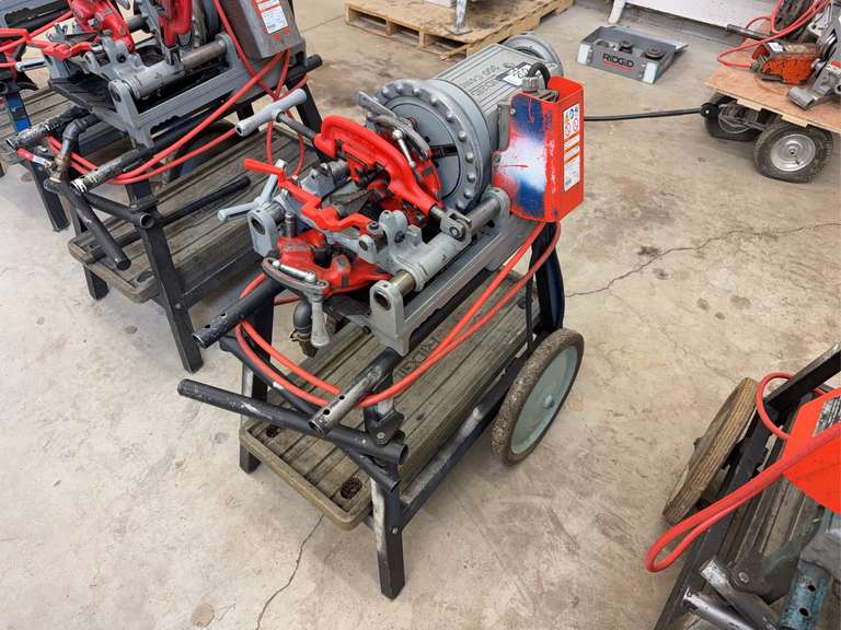 Ridgid 300 Threader w/ (2) Die Heads, Pipe Cutter, Reamer, Foot Pedal, Etc.