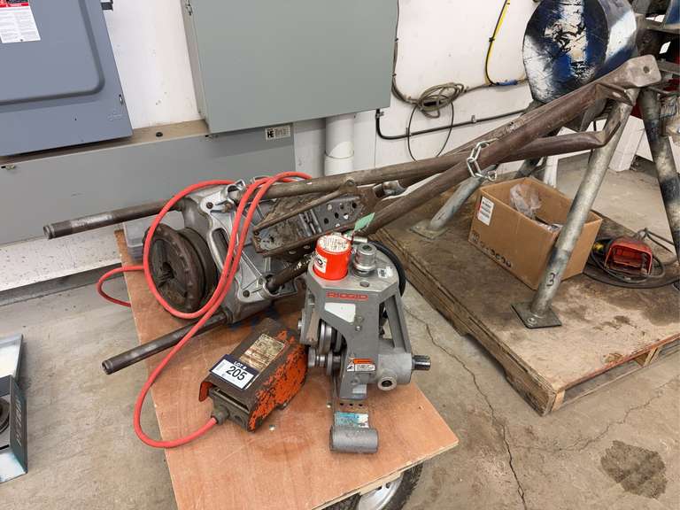 Ridgid 300 Threader w/ Ridgid 918 Roll Groover, Tri-Stand, Foot Pedal, Etc.