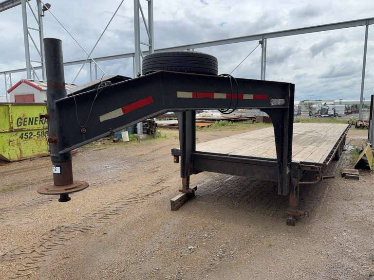 2003 Beothuck  Tri-Axle  30’  Flat Deck Gooseneck Trailer  T9FG8M3231415154