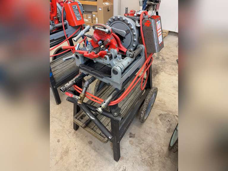 Ridgid 300 Threader w/ (2) Die Heads, Pipe Cutter, Reamer, Foot Pedal, Etc.