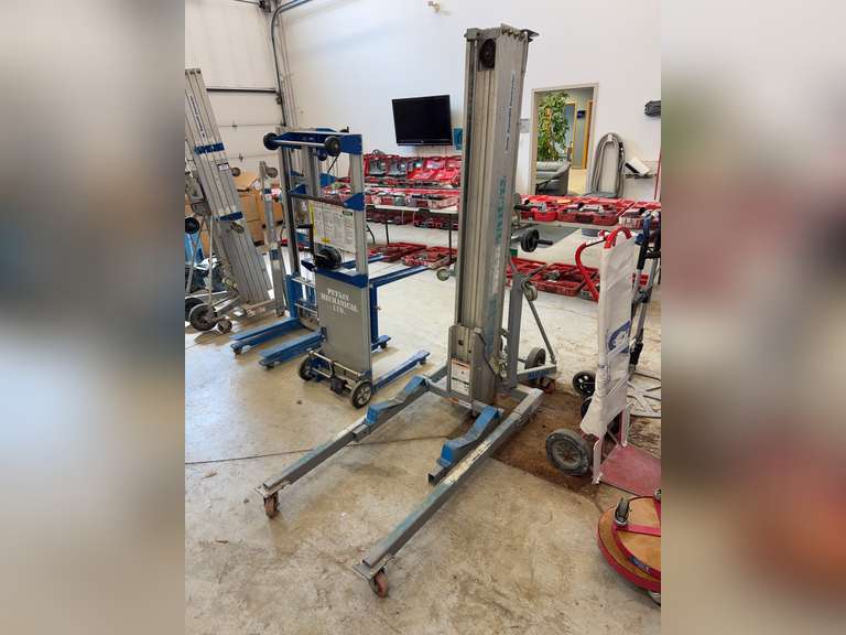 2017 Genie SLC-24 Manual Operated Lift