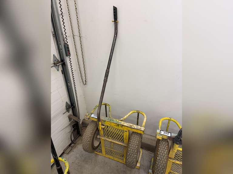 Sumner Cricket Pipe Dolly