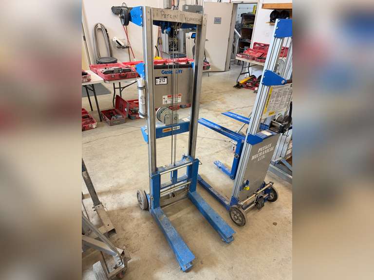 2016 Genie GL-8 Manual Operated Lift