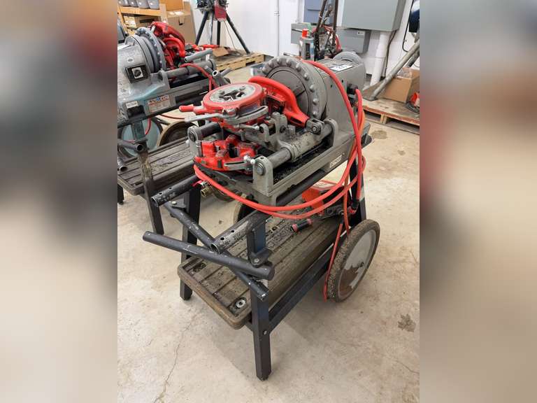 Ridgid 300 Threader w/ (2) Die Heads, Pipe Cutter, Reamer, Foot Pedal, Etc.