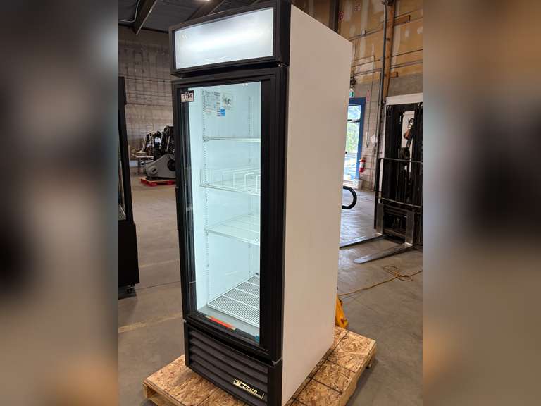 TRUE GDM-23 SINGLE GLASS DOOR COOLER