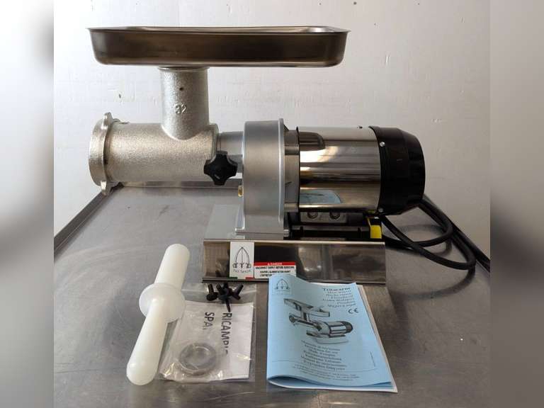 NEW TRE SPADE HEAVY DUTY #32 ELECTRIC MEAT GRINDER, OMCAN 11013