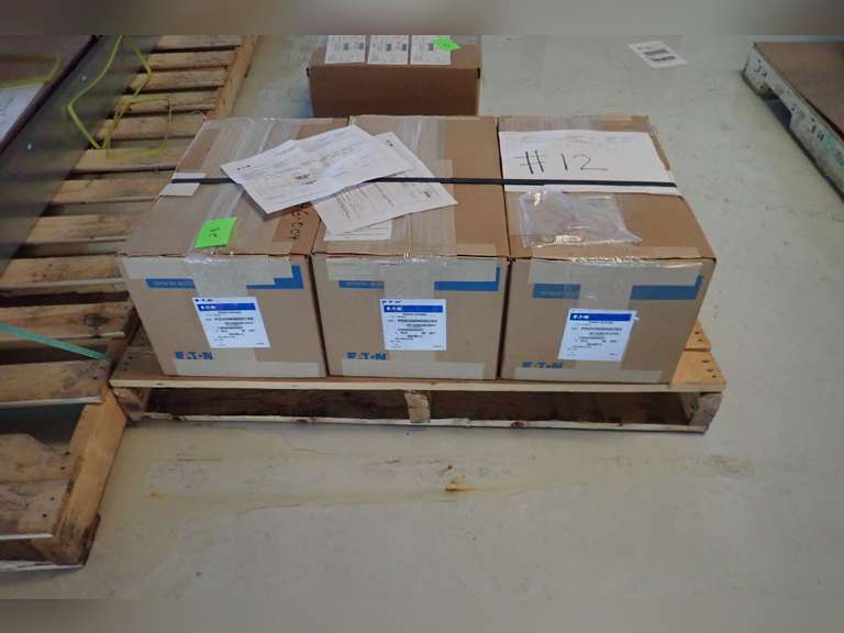 Lot of (3) Eaton 600V, 800A 3-Pole Breakers.