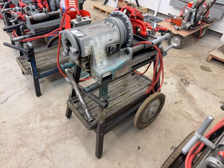 Ridgid 300 Threader w/ (2) Die Heads, Pipe Cutter, Reamer, Foot Pedal, Etc.