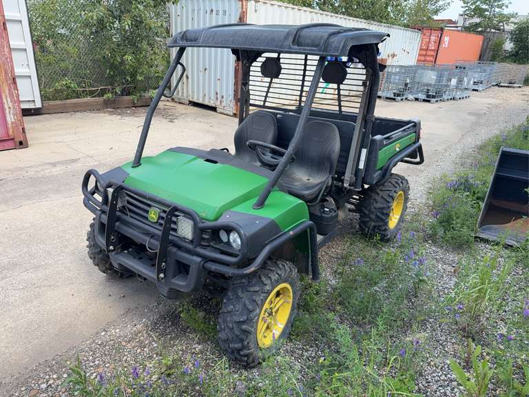 John Deere Gator 825 4X4 Gasoline XUV *Needs Repair* PIN: 1M0825GSKAM010413