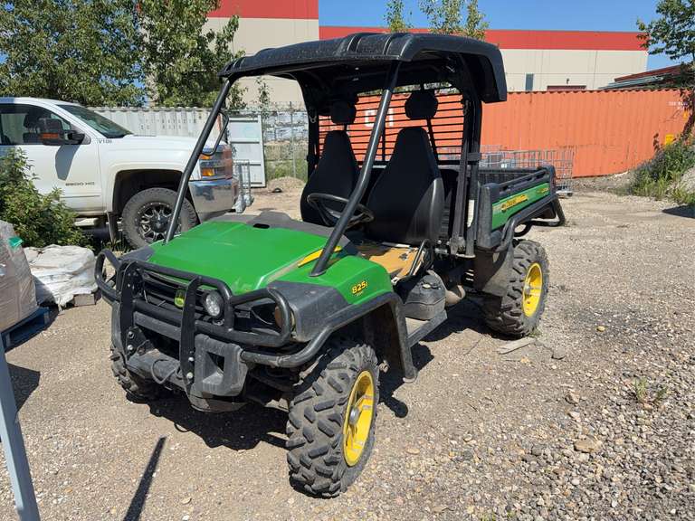 John Deere Gator 825 4X4 Gasoline XUV, 8,863km Showing, PIN: 1M0825GSLAM014453