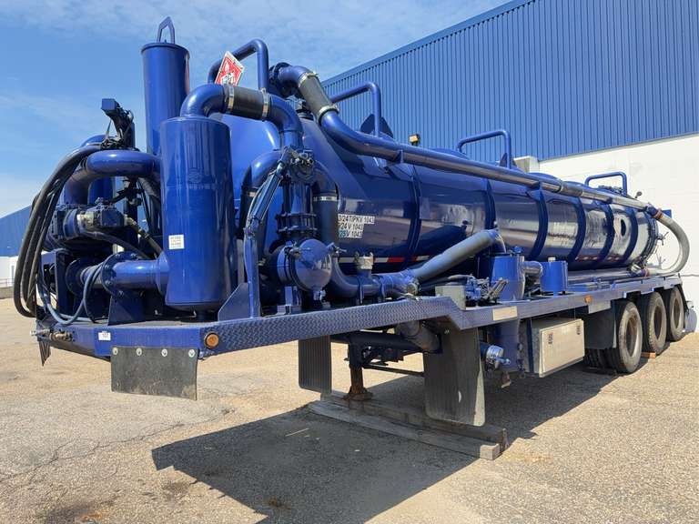1998 Tri-Axle Semi Vac Trailer