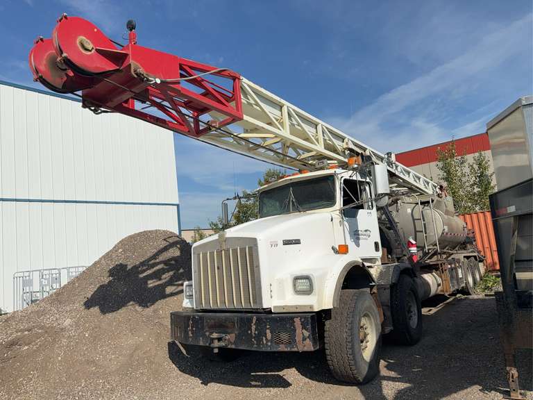 2005 Kenworth T800 8x4 Twin-Steer Flushby Truck, 46,391km Showing, VIN#: 1NKDLUEX65R976453