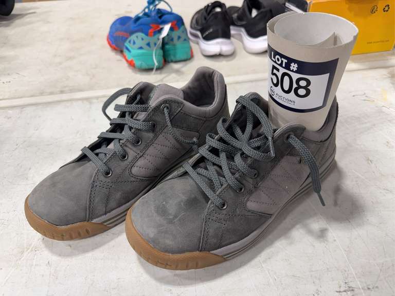 (1) Pair of Oboz Shoes, Size 8.5