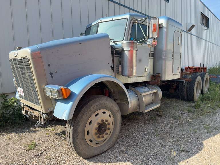 1998 Peterbilt 378 6x4 Truck-Tractor, km Showing, VIN#:1XPFD69X5WD467027