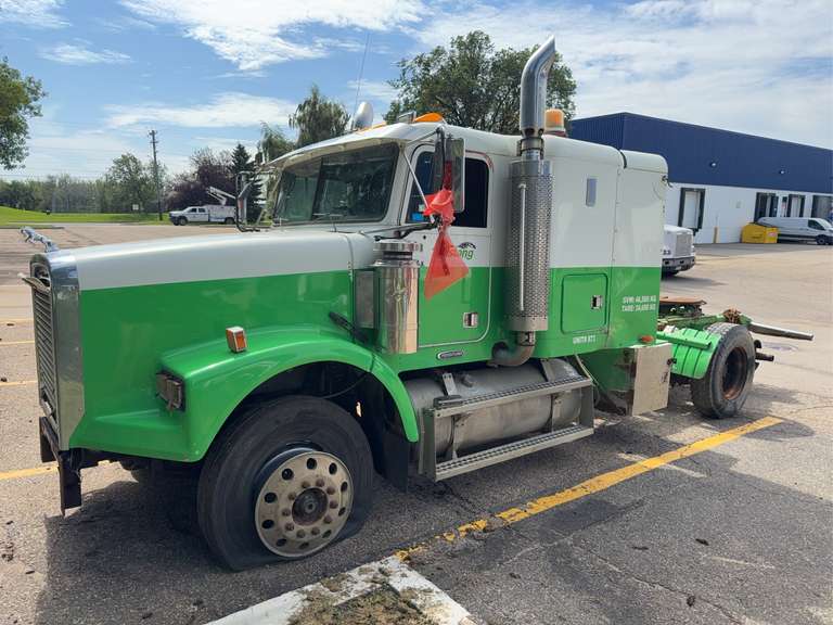 1998 FREIGHTLINER *Parts Only* Long Conv. 6x4 Truck-Tractor TRUCK 1FUYFXYB4WP989123
