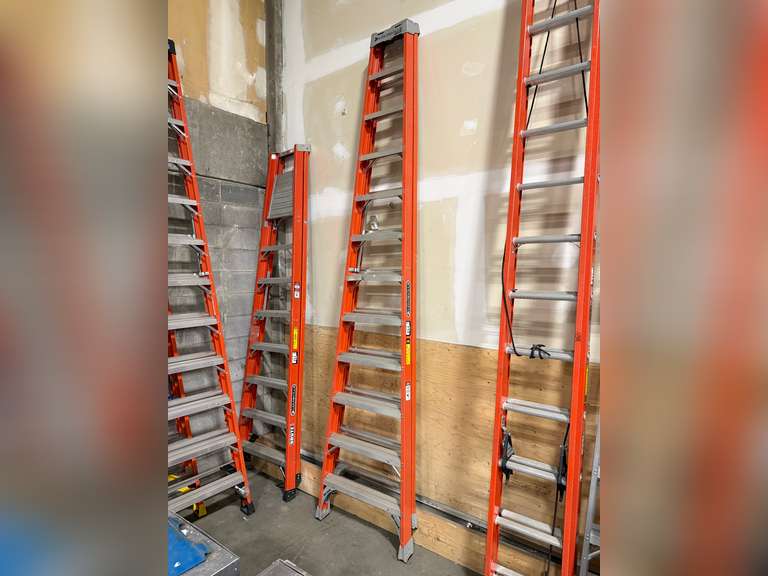 Louisville 12’ Fiberglass Step Ladder