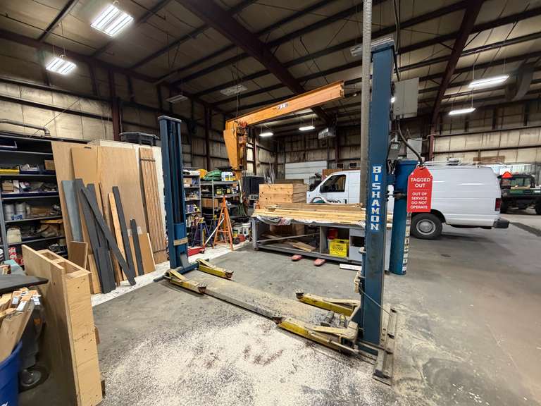BISHAMON GP-9 9,000 LB TWO-POST AUTOMOTIVE LIFT