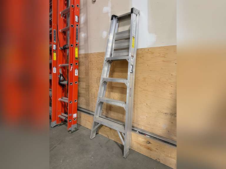 Werner 4’ Aluminum Step Ladder