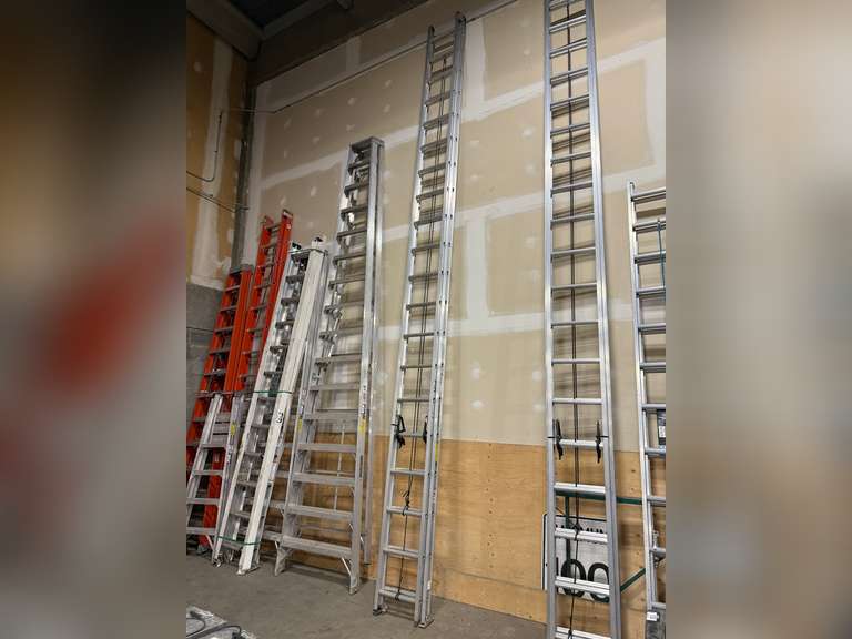 Louisville 40’ Aluminum Extension Ladder