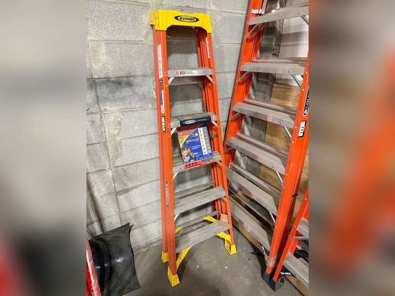 Werner 6’ Fiberglass Step Ladder