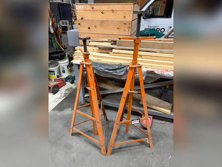 (2) HEAVY-DUTY ADJUSTABLE SCREW JACK STANDS