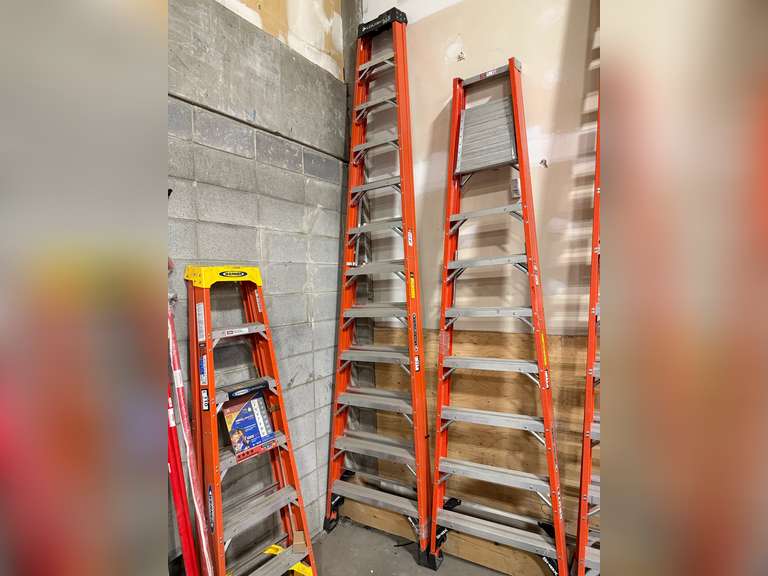 Louisville 12’ Fiberglass Step Ladder