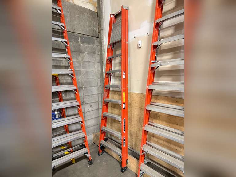 Louisville 8’ Fiberglass Step Ladder