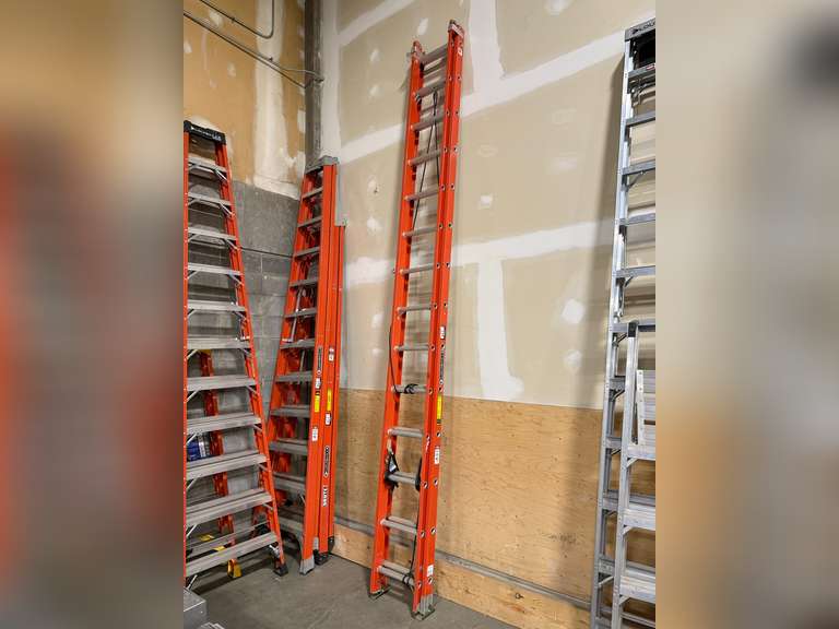 Louisville 28’ Fiberglass Extension Ladder