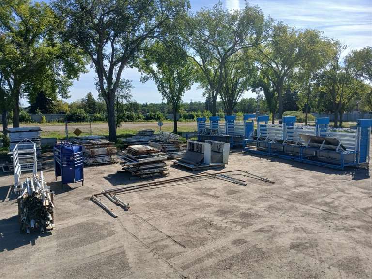 200' X 85' COMPLETE PORTABLE RODEO ARENA WITH (6) BUCKING CHUTES & TIMED EVENT END