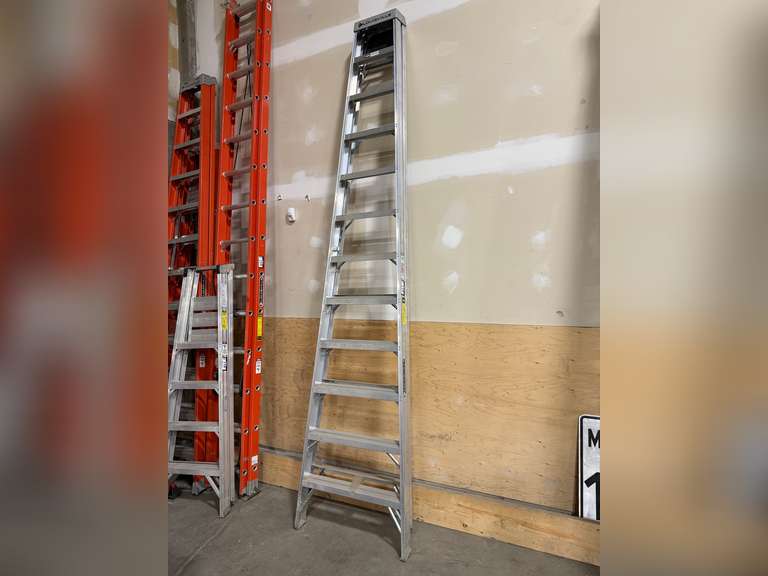 Louisville 12’ Aluminum Step Ladder