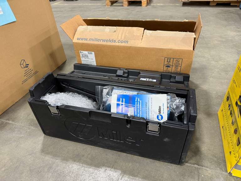 Miller Maxstar 150 S Welder w/ X-Case, Weld Leads