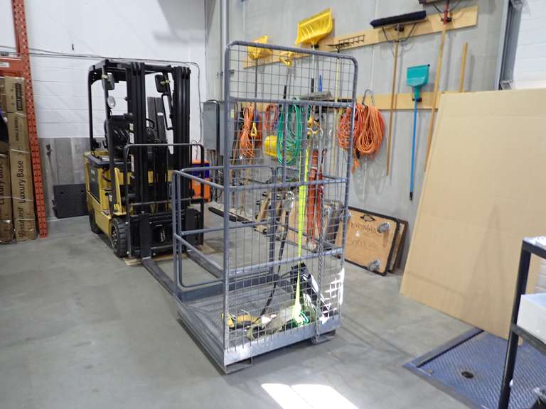 500lbs Capacity Forklift Man Basket w/Safety Harnesses.