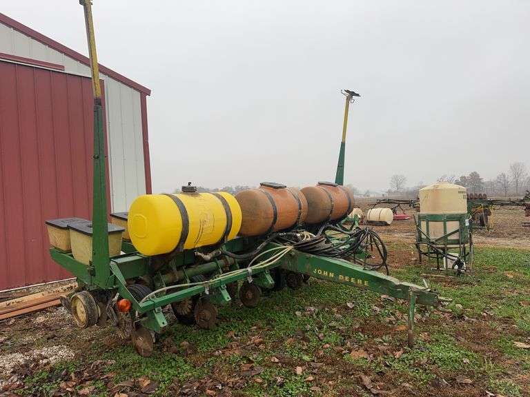 John Deere 7000 planter