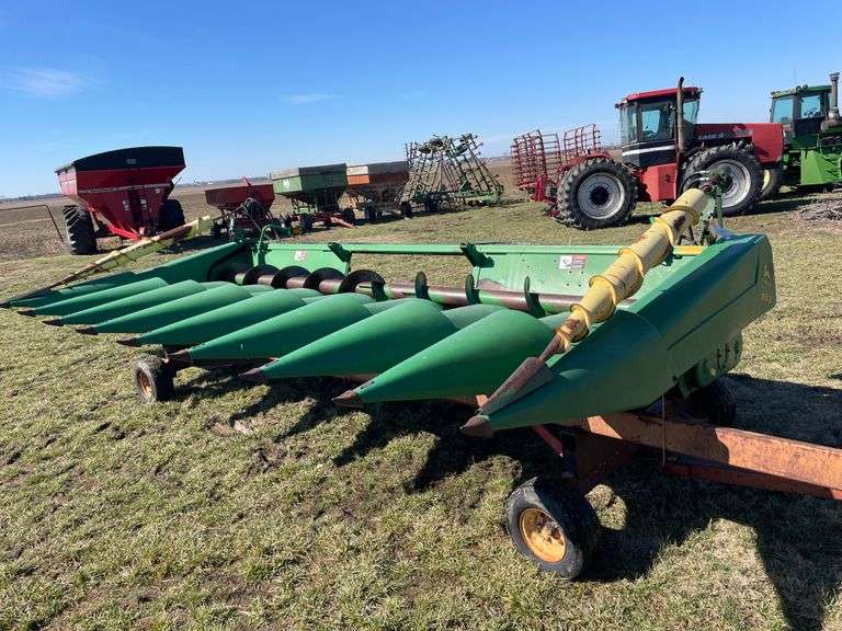 1998 John Deere 893 Corn Head and wagon