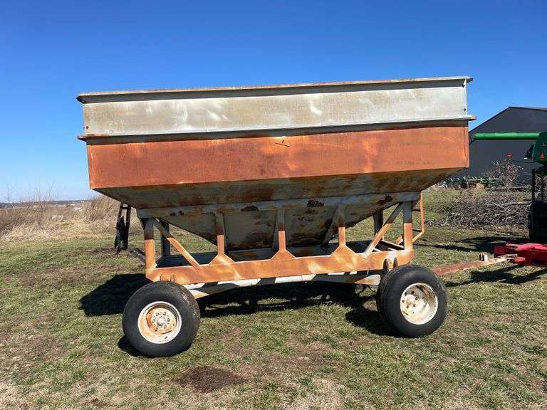 DMI gravity wagon