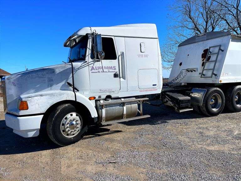 1996 Volvo VNL64T420 Sleeper Truck