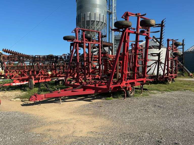 36 Shank Sunflower Chisel Plow