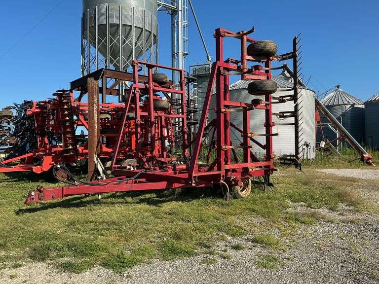 Sunflower 2430-38 Chisel Plow
