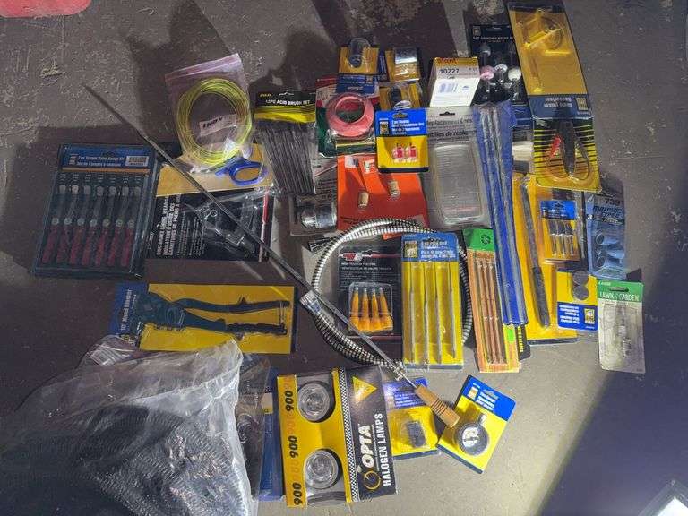 4gal Shop Vacuum and Miscellaneous