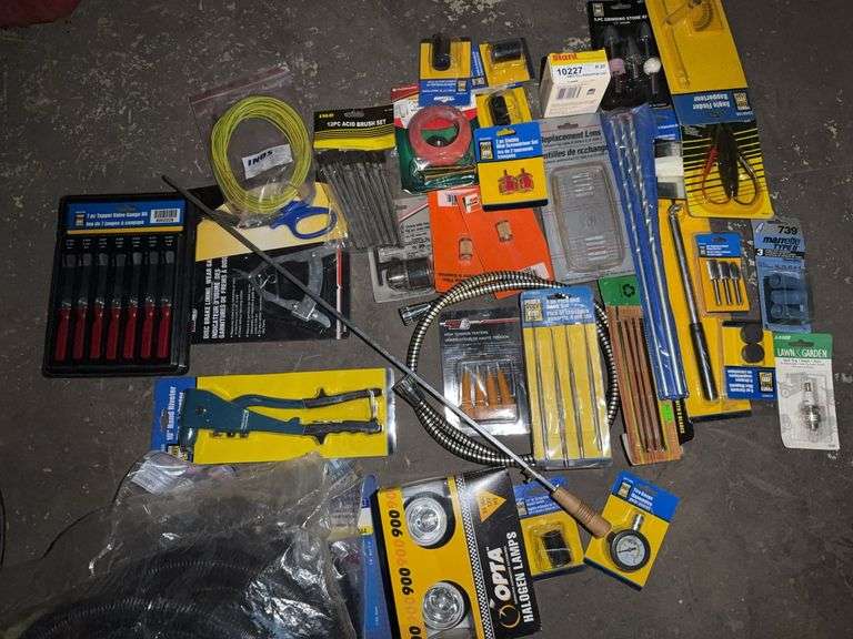 4gal Shop Vacuum and Miscellaneous