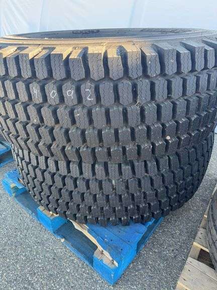 Earth Max Tires 17.5R25 (Unused 2x)