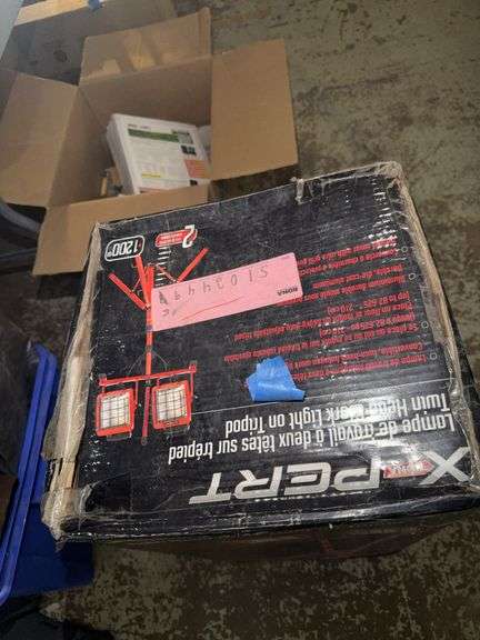 Twin Head Work Light on Tripod (unboxed)