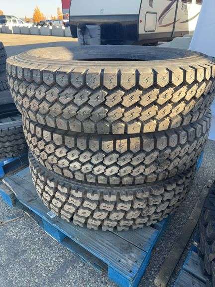 Toyo Tires 11R24.5 9(3x)